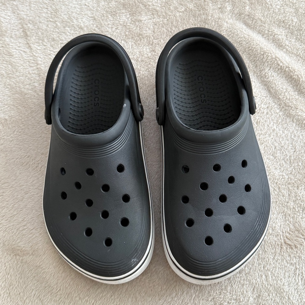 Kids Crocs - size J3